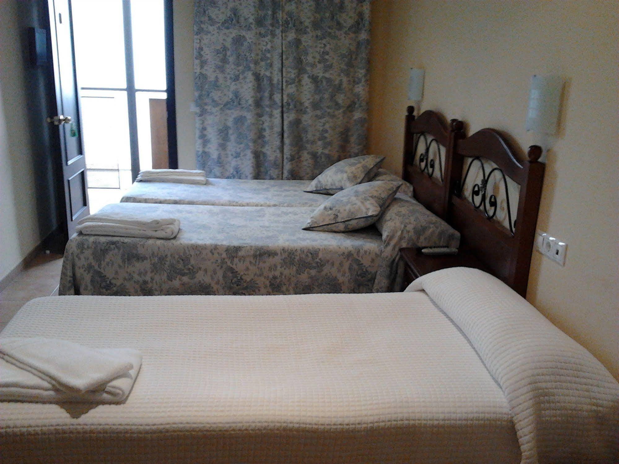 קורדובה Hostal Azahar מראה חיצוני תמונה